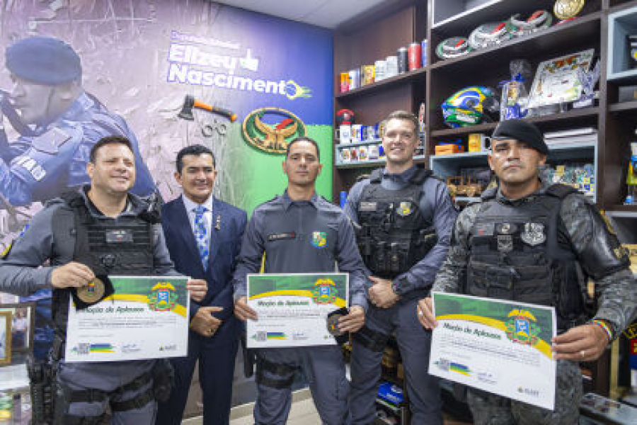 Policiais militares são homenageados por salvamento e resgate de crianças em Cuiabá
