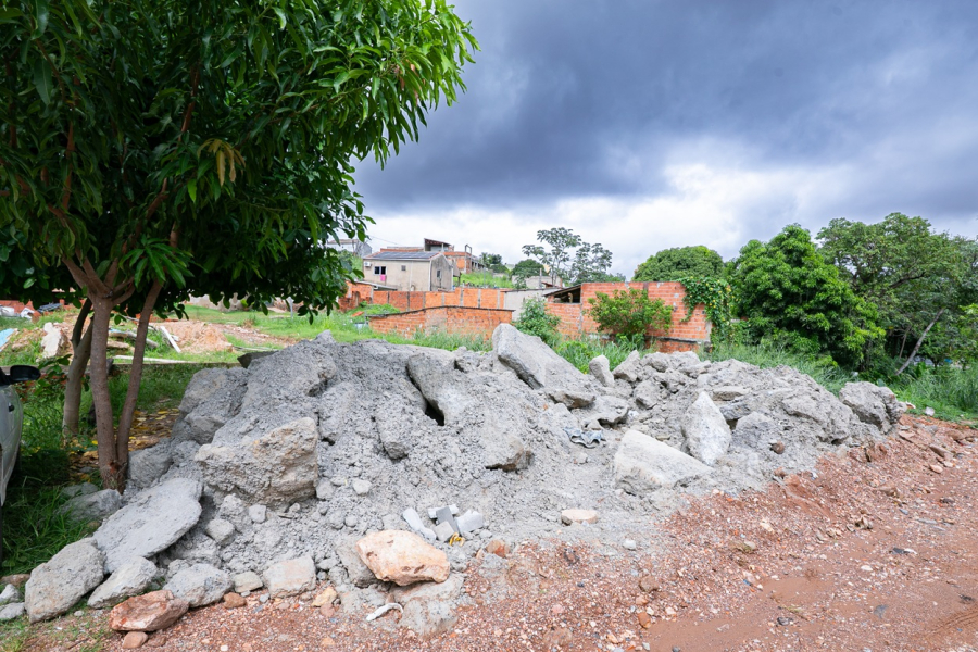 Prefeitura faz contenção de ponte e melhora ruas no bairro Bela Vista